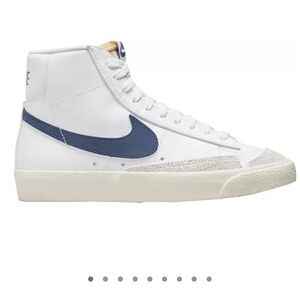 Women’s Nike Blazer mid 77 shoes size 9